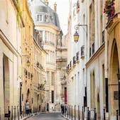 Gallery tour in the Marais